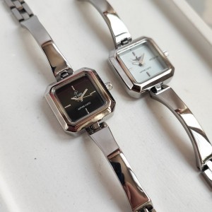 ساعت مچی زنانه النگویی مربعی نیوفندا.jpg