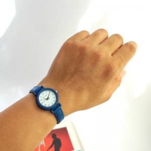 ساعت مچی زنانه چرمی ظریف کوتیک .jpg