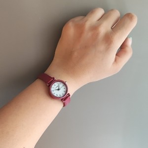 ساعت مچی زنانه چرمی ظریف کوتیک .jpg