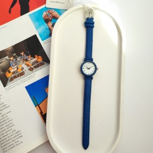 ساعت مچی زنانه چرمی ظریف کوتیک .jpg