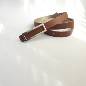 کمربند چرم صنعتی  زنانه با سگک نقره ای مستطیلی.jpg