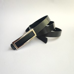 کمربند چرم صنعتی  زنانه با سگک نقره ای مستطیلی.jpg