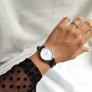 ساعت چرمی زنانه کلاسیک.jpg