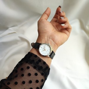 ساعت چرمی زنانه کلاسیک.jpg