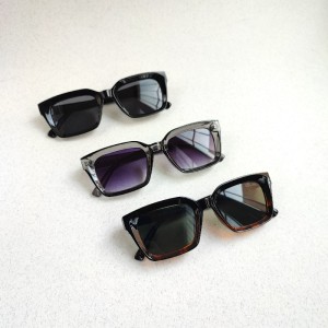 عینک مستطیلی سلین.jpg