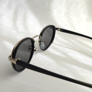 عینک آفتابی کلاسیک ریبن.jpg