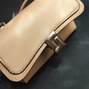 کیف دوشی چرمی زنانه.jpg