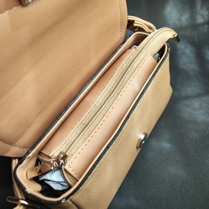 کیف دوشی چرمی زنانه.jpg