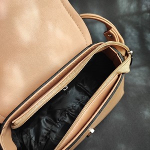 کیف دوشی چرمی زنانه.jpg