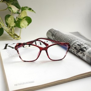 عینک بلوکات گربه‌ای زنانه.jpg