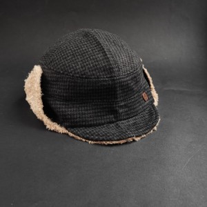 کلاه خلبانی زمستانی چهارخونه.jpg