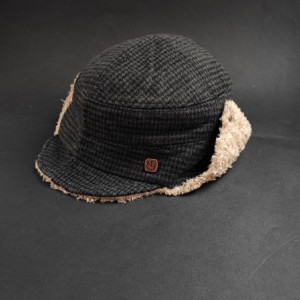 کلاه خلبانی زمستانی چهارخونه.jpg