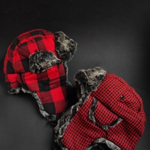 کلاه ترپر زمستانی چهارخانه با لبه برگردان خز