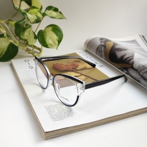عینک طبی گربه ای گرد برند چنل دسته.jpg