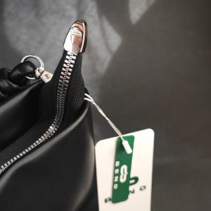 کیف چرمی زنانه برند بنو (Beno) زیپ.jpg