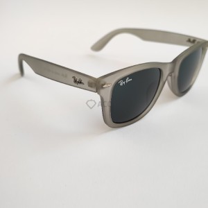 نمای کنار عینک آفتابی یونیسکس Ray-Ban  طوسی.jpg
