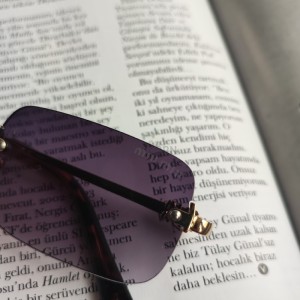 حک برند روی عدسی و دسته عینک طرح Miu Miu.jpg