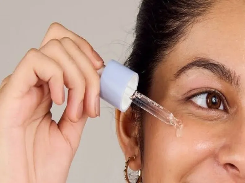 چرا منافذ پوست باز میشود و چطور آن را کاهش دهیم؟