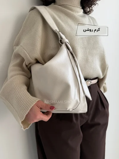 کیف بزرگ آذرین