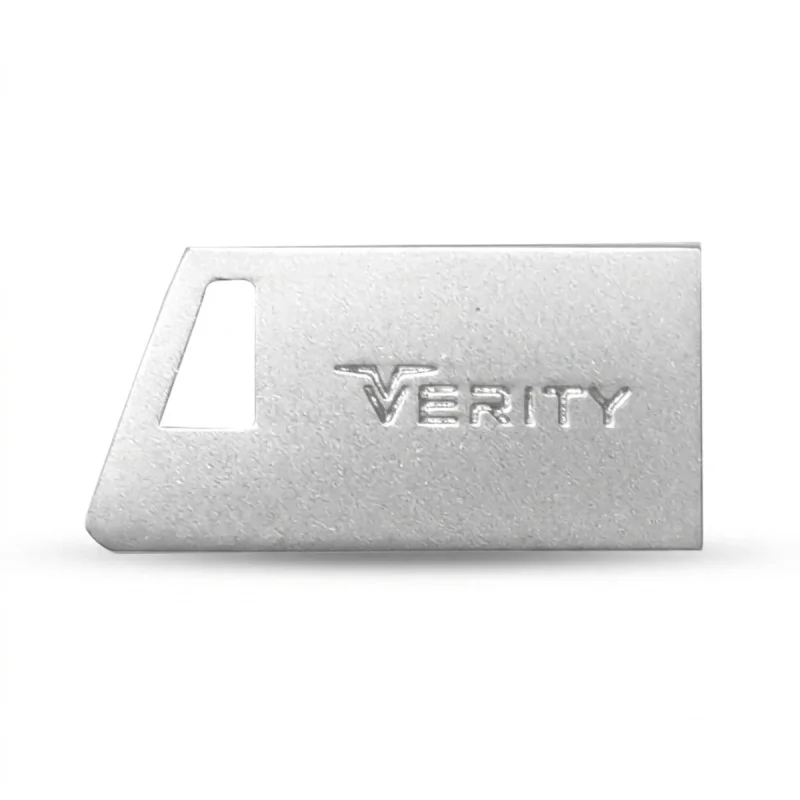فلش مموری وریتی مدل V822 ظرفیت 32 گیگابایت، بدنه فلزی مقاوم در برابر ضربه و خش، سازگار با ویندوز و مک، رابط USB2.0، همراه با حلقه و قلاب فلزی حمل آسان