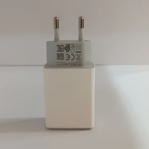 شارژر دیواری 10 وات اوپو مدل AK933YH به همراه کابل USB-C
