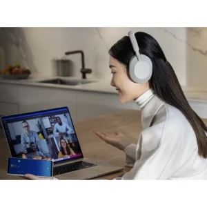 هدفون بی‌سیم سونی مدل WH-1000XM5 با نویز کنسلینگ فعال (ANC)، درگاه شارژ USB Type-C، دارای 4 میکروفون با فناوری Beamforming، پشتیبانی از دستیار صوتی، قابلیت اتصال همزمان به دو دستگاه