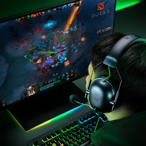 هدست گیمینگ بلوتوثی ریزر مدل BlackShark V2 X با نویز کنسلینگ بدنه، نویز کنسلینگ میکروفون (ENC)، اتصال از طریق جک 3.5 میلی‌متری، دارای صدای فراگیر 7.1 کاناله، دارای تکنولوژی صدای 360 درجه