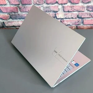 لپ‌تاپ ایسوس مدل Vivobook X1504ZA-NJ247 با پردازنده Core i7-1255U، رم DDR4 8GB با فرکانس 3200MHz، حافظه SSD با ظرفیت 512GB، نمایشگر 15.6 اینچ IPS با وضوح Full HD