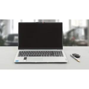 لپ‌تاپ لنوو مدل IdeaPad 5 15IAL7 با پردازنده Core i5-1235U و گرافیک MX550، رم DDR4 16GB با فرکانس 3200MHz، حافظه SSD با ظرفیت 512GB، نمایشگر 15.6 اینچ IPS با وضوح Full HD، دارای نور پس‌زمینه کیبورد و حسگر اثر انگشت