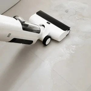 جارو شارژی عصایی شیائومی مدل W20 Wet and Dry با موتور 200 وات، مکش 15000 پاسکال، باتری لیتیوم‌یونی 2500 میلی‌آمپر‌ساعت، ظرفیت مخزن 0.55 لیتر و مخزن آب 0.78 لیتر برای جارو و تی‌کشی هم‌زمان کف سرامیک، سنگ، پارکت و لمینت