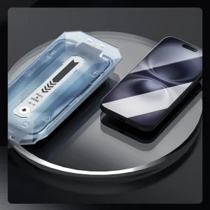 محافظ صفحه نمایش نیلکین مدل CP Plus Pro مناسب برای گوشی موبایل اپل iPhone 16/15  به همراه کیت نصب آسان