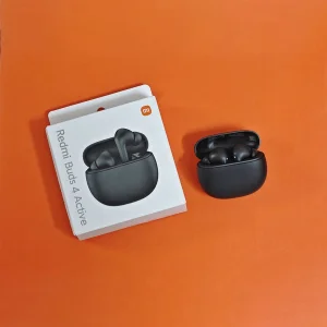 هدفون بلوتوثی شیائومی مدل Redmi Buds 4 Active بدون قابلیت نویز کنسلینگ، درگاه شارژ USB Type-C مقاوم در برابر پاشش آب و تعریق (IPX4)