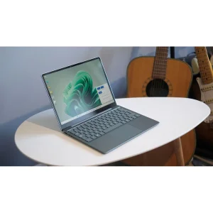 لپ‌تاپ مایکروسافت مدل Surface Laptop Go 3 با پردازنده Core i5-1235U، رم LPDDR5 8GB، حافظه SSD با ظرفیت 256GB، نمایشگر لمسی 12.4 اینچ PixelSense، دارای حسگر اثر انگشت، سیستم‌عامل Windows 11