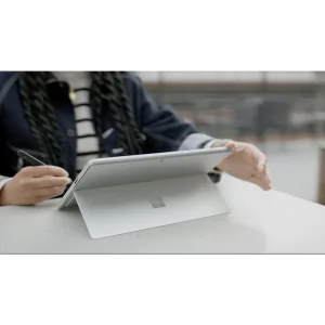 تبلت 13 اینچی مایکروسافت مدل Surface Pro 10-Core Ultra 7 165U ظرفیت 1 ترابایت و رم 32 گیگابایت به همراه کیبورد Surface Pro Copilot و قلم Slim Pen 2