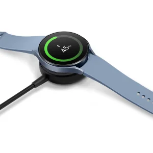 ساعت هوشمند سامسونگ مدل Galaxy Watch5 44mm دارای قابلیت های کنترل موسیقی (Music Player)، قابلیت مکالمه از طریق بلوتوث، قابلیت تغییر طرح ساعت یا تم، صفحه همیشه روشن (Always-on Display)، قابلیت نصب اپلیکیشن، پشتیبانی از دستیار صوتی بند سیلیکون