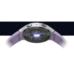 ساعت هوشمند سامسونگ مدل Galaxy Watch5 44mm دارای قابلیت های کنترل موسیقی (Music Player)، قابلیت مکالمه از طریق بلوتوث، قابلیت تغییر طرح ساعت یا تم، صفحه همیشه روشن (Always-on Display)، قابلیت نصب اپلیکیشن، پشتیبانی از دستیار صوتی بند سیلیکون