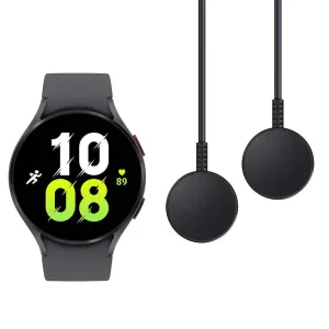 ساعت هوشمند سامسونگ مدل Galaxy Watch5 44mm دارای قابلیت های کنترل موسیقی (Music Player)، قابلیت مکالمه از طریق بلوتوث، قابلیت تغییر طرح ساعت یا تم، صفحه همیشه روشن (Always-on Display)، قابلیت نصب اپلیکیشن، پشتیبانی از دستیار صوتی بند سیلیکون