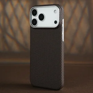 کاور اپیکوی مدل  SlimCarbon Texture Magnetic مناسب برای گوشی موبایل اپل iPhone 17 Pro Max