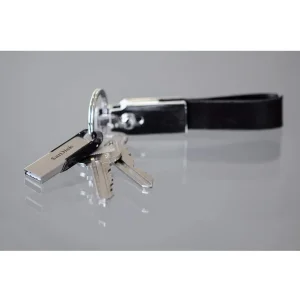 فلش مموری سن دیسک Ultra Flair CZ73 ظرفیت 64 گیگابایت با رابط USB 3.0 و بدنه فلزی مقاوم، سرعت انتقال 150 مگابایت بر ثانیه و سازگار با انواع سیستم‌عامل‌ها و دستگاه‌ها