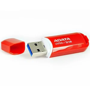 فلش مموری ای دیتا مدل UV150 ظرفیت 32 گیگابایت با رابط USB 3.2 Gen1، سرعت خواندن 90 مگابایت بر ثانیه، سرعت نوشتن 40 مگابایت بر ثانیه، طراحی درپوش‌دار و سازگار با ویندوز، مک و لینوکس