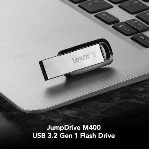 فلش مموری لکسار مدل M400 ظرفیت 128 گیگابایت رابط USB 3.0 مقاوم در برابر ضربه و سازگار با سیستم‌های PC و Mac