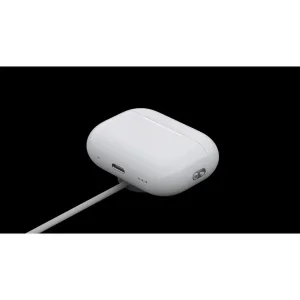 هدفون بلوتوثی اپل مدل AirPods Pro 2nd Generation با نویز کنسلینگ فعال (ANC)، نویز کنسلینگ میکروفون (ENC)، درگاه شارژ USB Type-C، با قابلیت شارژ بی‌سیم، دارای میکروفون دوگانه از نوع Beamforming، مقاومت در برابر رطوبت و عرق