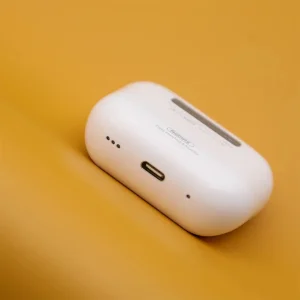 هدفون بلوتوثی ریمکس مدل CozyPods W30N دارای نویز کنسلینگ فعال (ANC)، درگاه شارژ USB Type-C، دارای نمایشگر روی صفحه محفظه شارژ