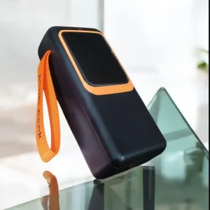 پاوربانک 22.5 وات مدل ip0wer22.5W ظرفیت 30000 میلی‌آمپرساعت به همراه دو کابل متصل USB-C و لایتنینگ