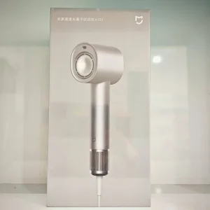 سشوار خانگی میجیا مدل H701 با موتور DC، توان 1600 وات، فناوری نانو یون آب، 200 میلیون یون منفی، سرعت باد 65 متر بر ثانیه، تنظیم دما چهار حالته، تنظیم سرعت سه سرعته، همراه با متمرکزکننده باریک و نازل صاف‌کننده