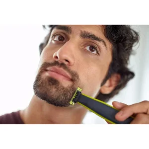 ماشین اصلاح موی صورت و بدن فیلیپس مدل OneBlade Sensitive با تیغه تیتانیوم پیشرفته، طراحی ارگونومیک، مقاوم در برابر آب، قابلیت اصلاح با شماره صفر، استفاده به صورت خشک و مرطوب