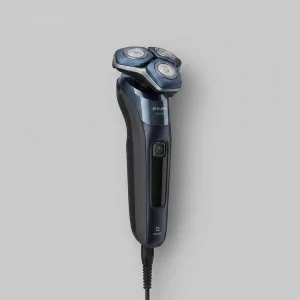 ماشین اصلاح موی صورت فیلیپس مدل S7885 با تیغه چرخشی 360 درجه استیل پیشرفته، قابلیت استفاده خشک و مرطوب، تکنولوژی Skin IQ و Power Adapt برای تنظیم خودکار سرعت، شارژ سریع 5 دقیقه‌ای و ضدآب بودن با امکان استفاده زیر دوش