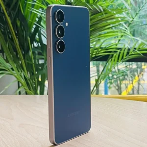 گوشی موبایل سامسونگ مدل Galaxy S25 FE دو سیم کارت ظرفیت 256 گیگابایت و رم 8 گیگابایت - ویتنام - به همراه شارژر 45 وات سامسونگ، 2 عدد قاب و 1 عدد محافظ صفحه نمایش