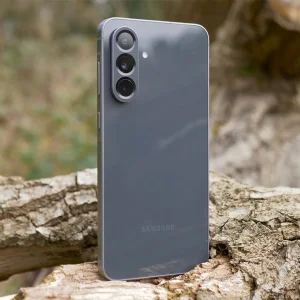 گوشی موبایل سامسونگ مدل Galaxy A56 دو سیم کارت ظرفیت 256 گیگابایت و رم 8 گیگابایت - ویتنام - به همراه شارژر 45 وات سامسونگ