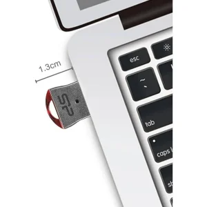 فلش مموری 64 گیگابایت سیلیکون پاور مدل Jewel J01 با رابط USB سه، بدنه استیل ضدزنگ و مقاوم در برابر آب، لرزش، گردوغبار و اثرانگشت